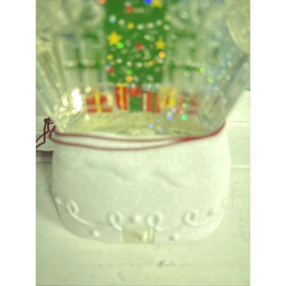 2010 Hallmark Snow Globe Magic Lighted Color Changing Gingerbread House w/‎ Tree